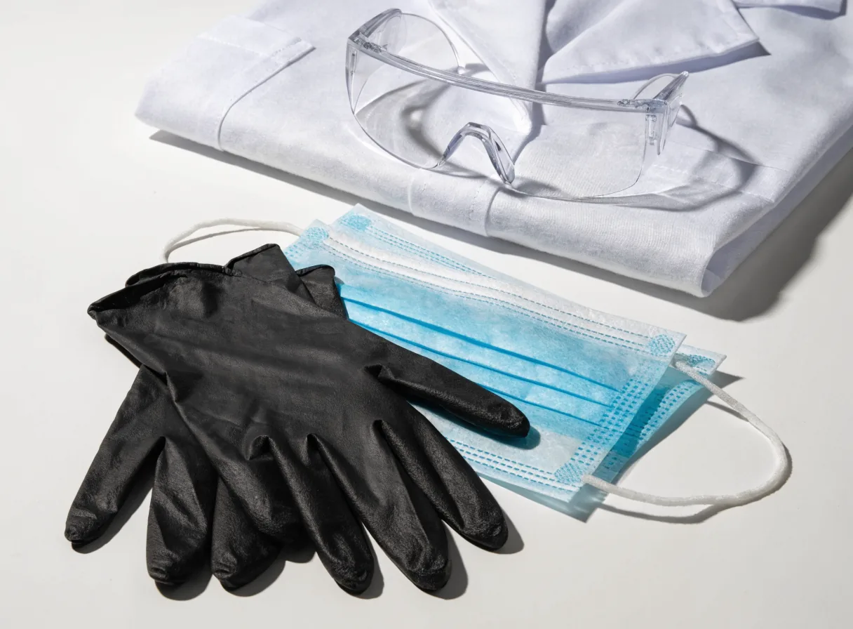 EPP y material desechable para laboratorio